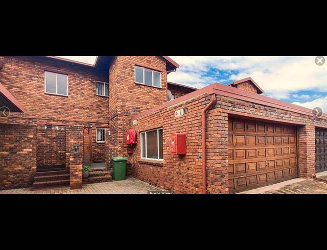 3 BEDROOM TOWNHOUSE FOR SALE IN BRACKENHURST